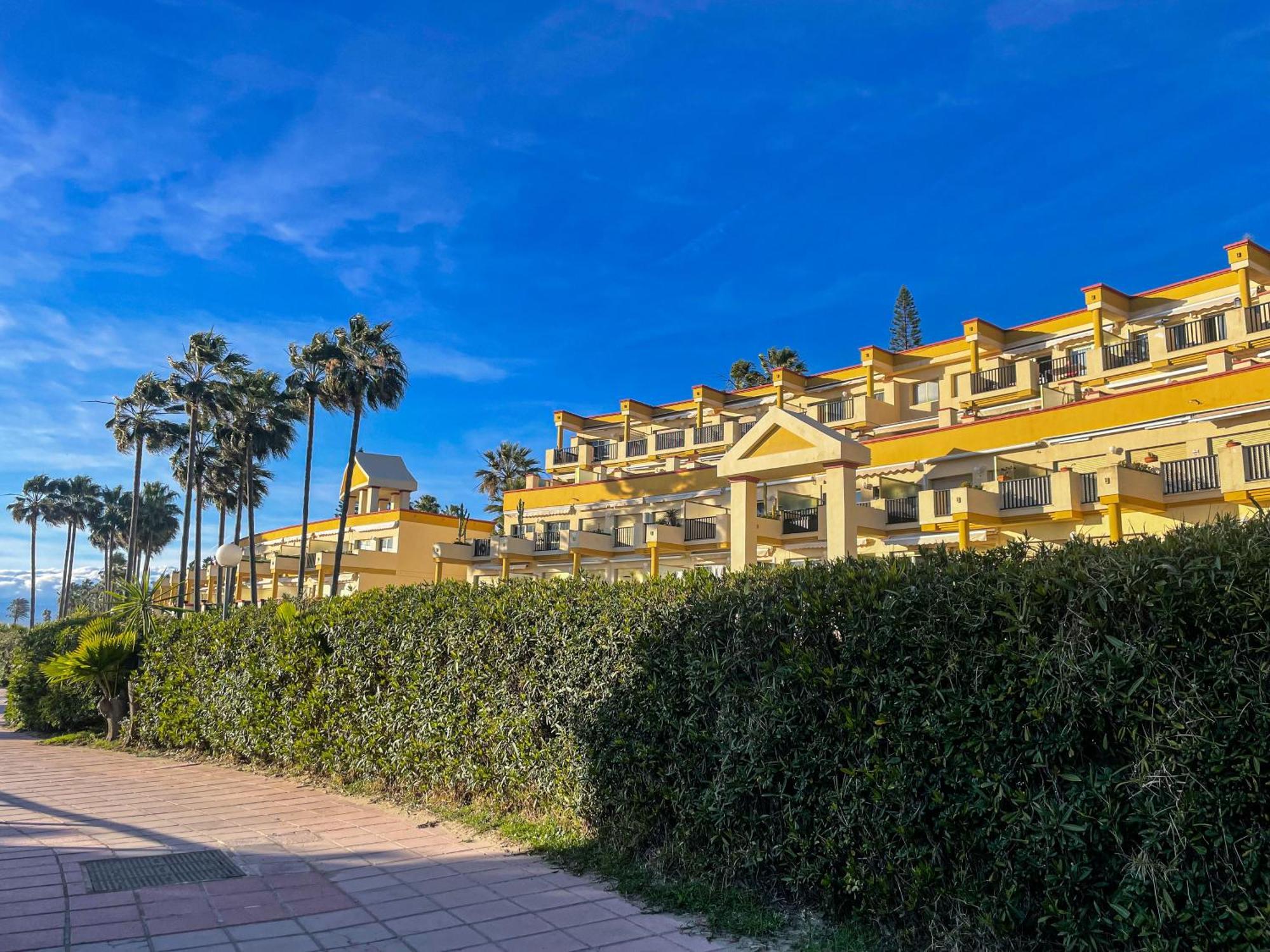 Modern Beach Apartment Romana Playa 723 In Marbella, Elviria Exteriör bild