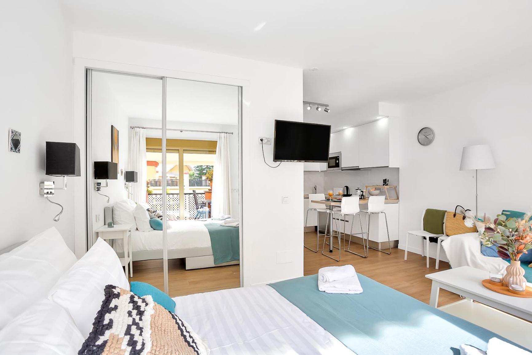 Modern Beach Apartment Romana Playa 723 In Marbella, Elviria Exteriör bild
